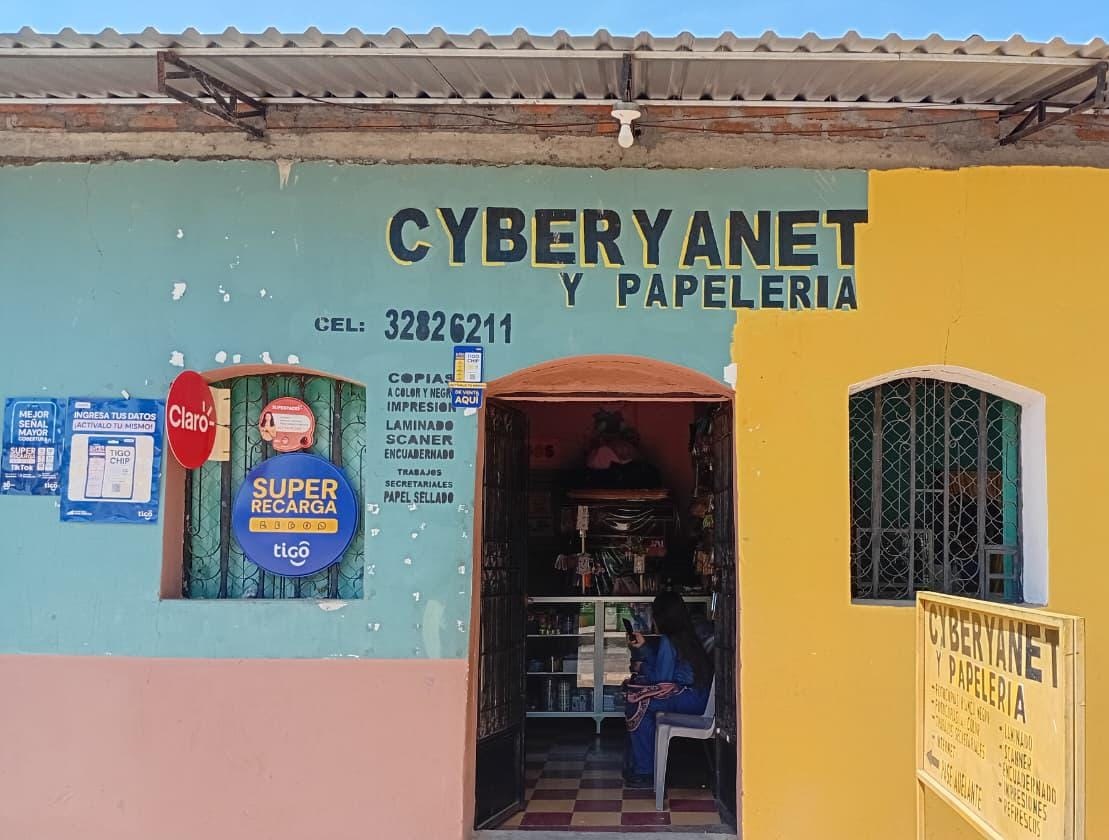 Fachada y local de Papelería Yannet